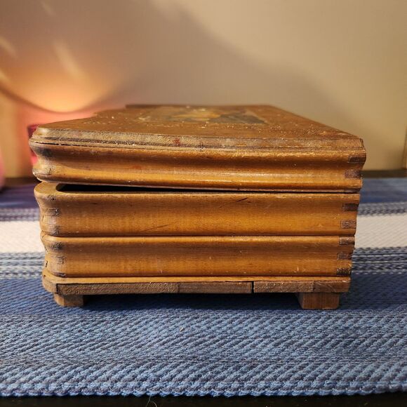 Vintage Carved Wooden Jewelry Trinket Box with Hunting Spaniel Dog Decal/Litho - Picture 6 of 9